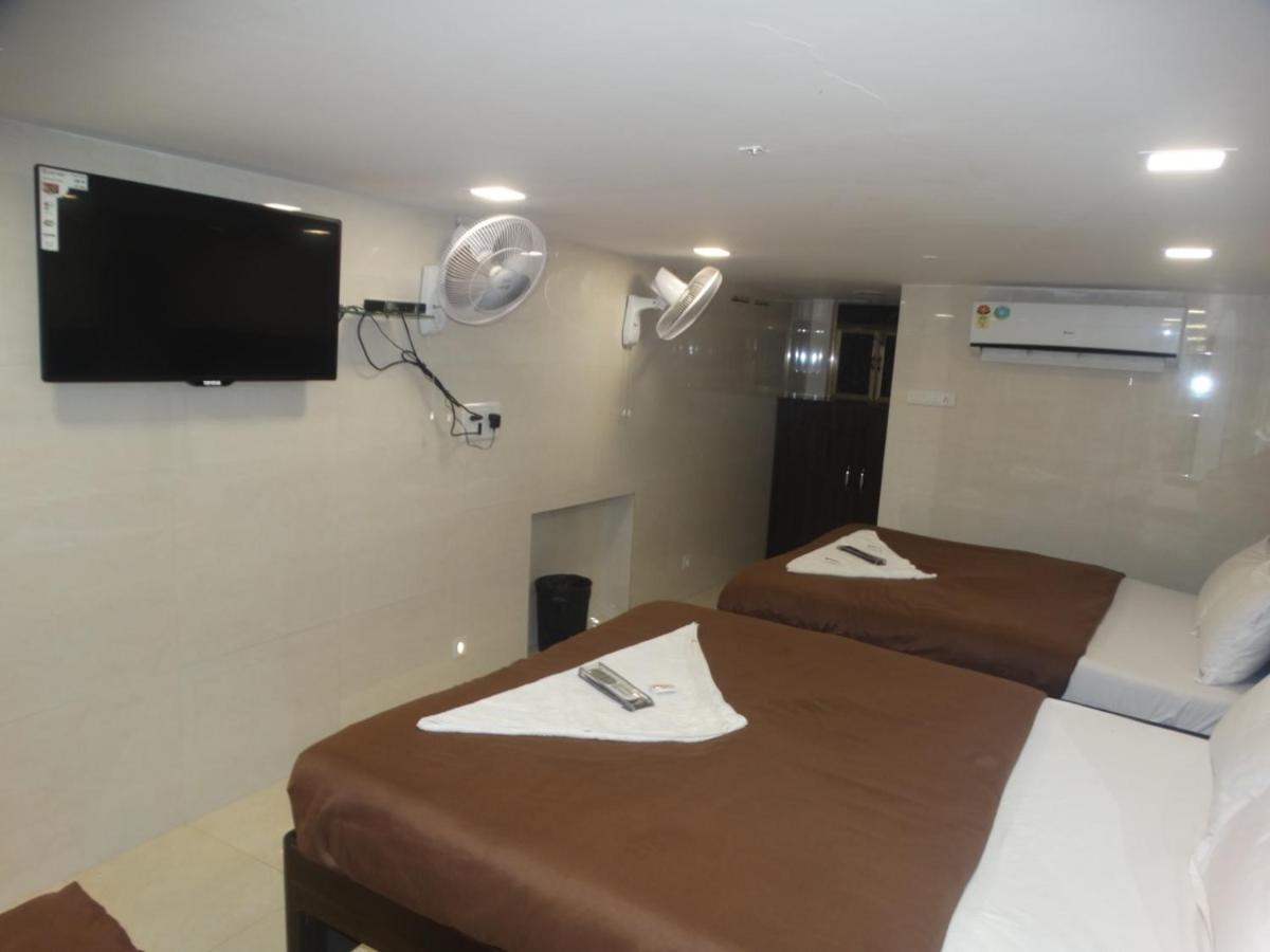 Hotel Qamar Mumbai Exterior photo