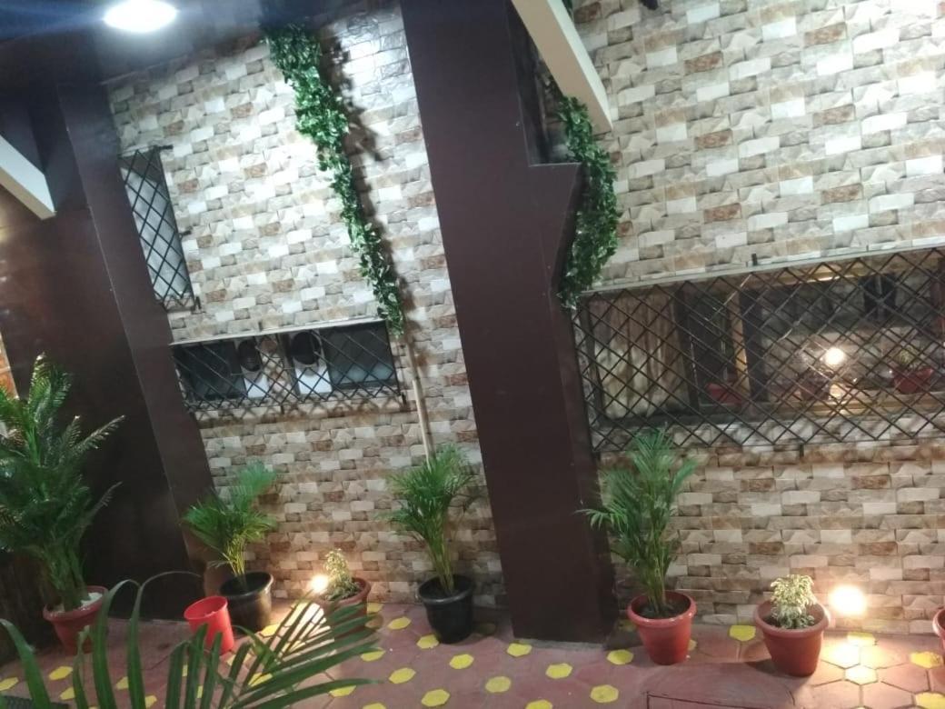 Hotel Qamar Mumbai Exterior photo